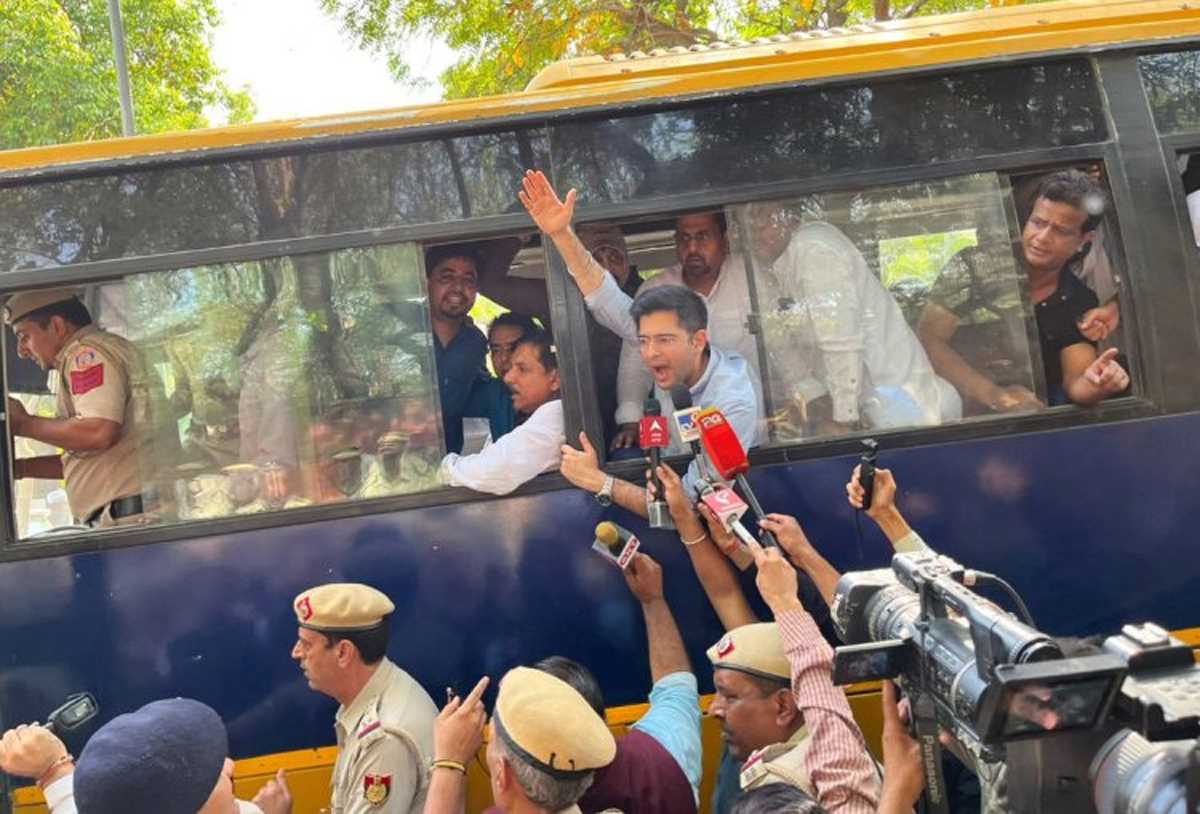 सब्र का बांध टूट गया है, हर बात के लिए सुप्रीम कोर्ट जाना पड़ता है, 32 विधायक हिरासत में हैं : आप